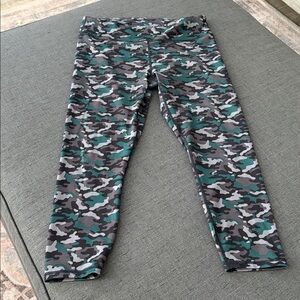 Fabletics Power Hold Crop leggings Size Medium